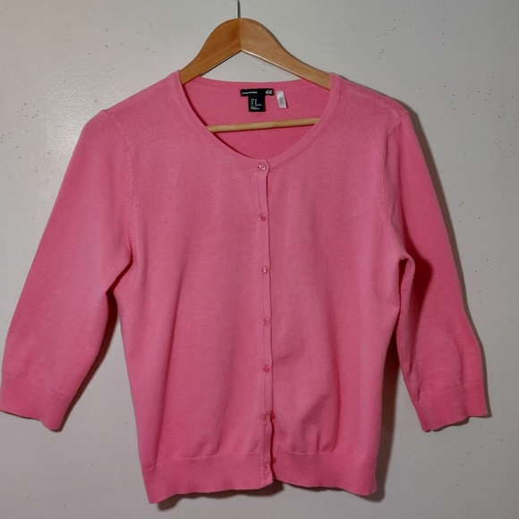 👚 Barbiecore-Inspired Bubble-Gum Pink Cardigan Sweater - Picture 2 of 8